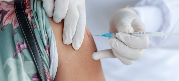 Empregado que se recusa a tomar vacina pode ser demitido por justa causa?